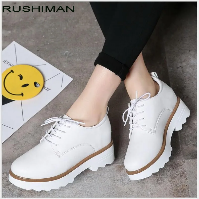 preço 2018 nova outono estilo Britânico sapatos de couro rachado mulheres sapatos de Plataforma plana Rendas Até Sapatos Flats sapatos casuais