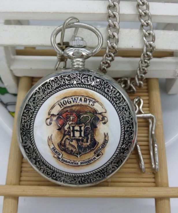 

Vintage bronze silver Hogwarts School of Witchcraft and Wizardry pocket watch necklace and man's chain gifts wholesale