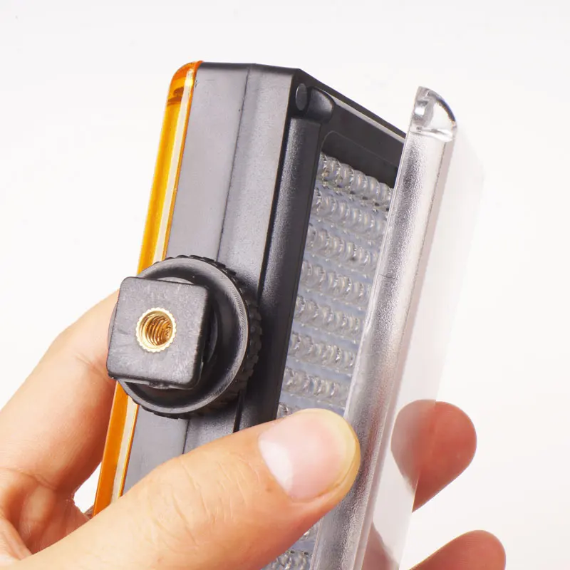 Ulanzi-NEW-96-LED-Panel-Video-Light-Photo-Fill-Light-on-Camera-Video-Hotshoe-LED-Lamp(3)