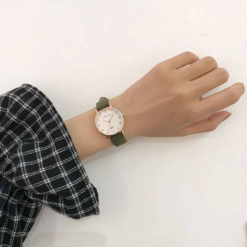 

Retro roma scale bamboo grain dial design fashion women watches with scrub vintage leather simple casual ladies wristwatches