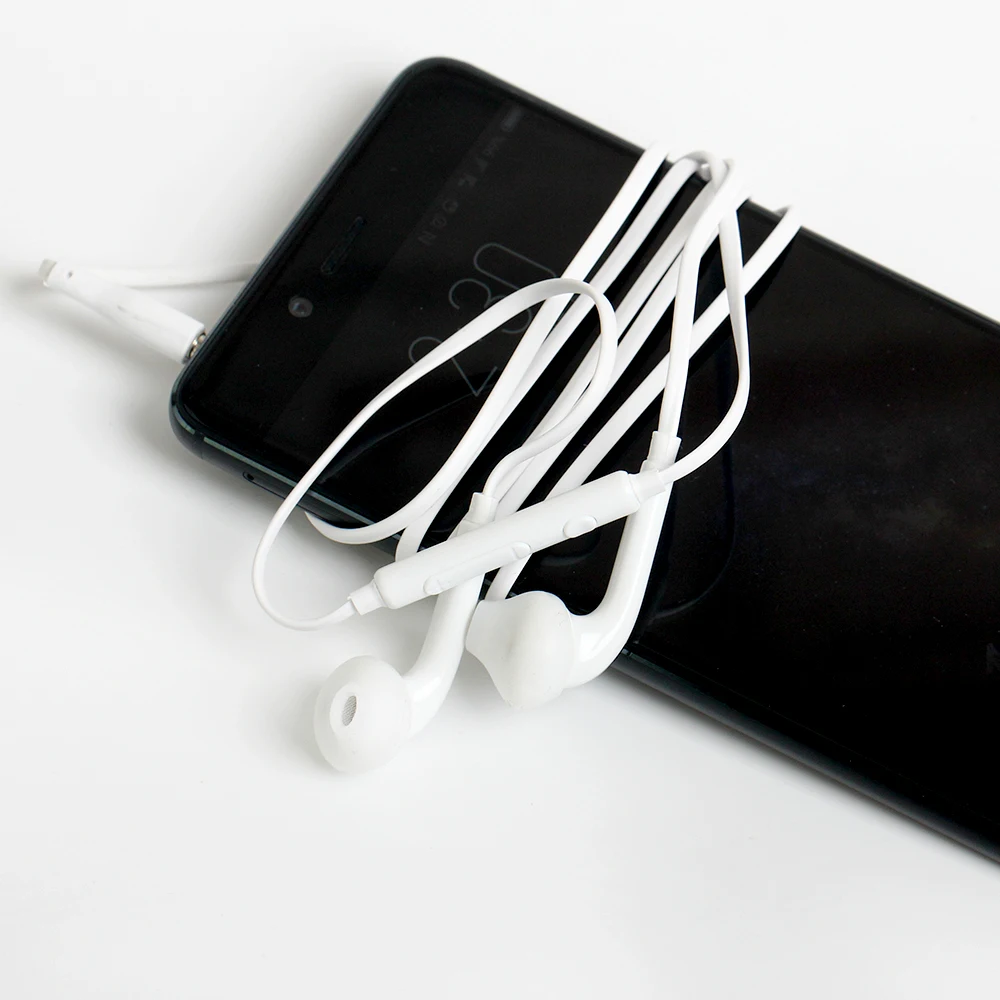 

10pcs Earphones in-ear stereo earpieces with microphone for MP3 MP4 Samsung Galaxy S7 S6 Edge For s8 xiaomi huawei oppo