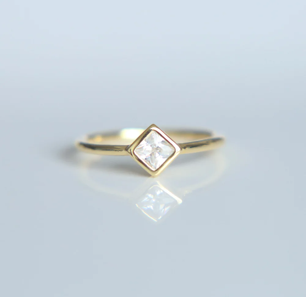 Модные кольца золотого цвета с квадратным фианитом, размеры 6, 7, 8, изящные кольца, минималистичное кольцо с одним камнем