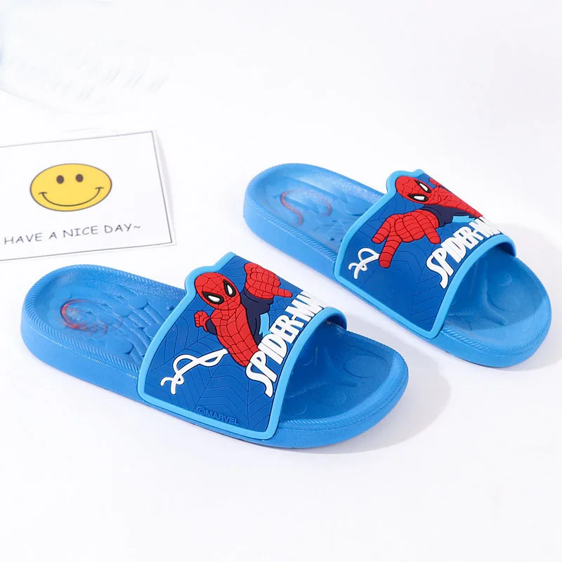 Детские летние пляжные тапочки из ПВХ с человеком-пауком для мальчиков; нескользящая домашняя обувь принцессы для ванной; цвет синий; 24-39; XQ01