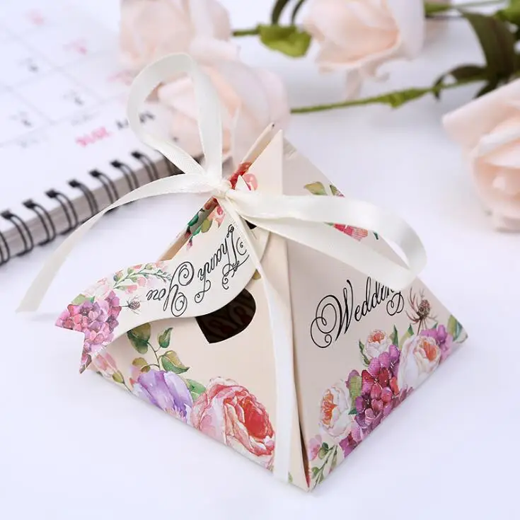 Дизайн элегантные подарочные коробки, бумажные подарочные пакеты для конфет для гостей свадебной вечеринки, треугольная конусная коробка - Цвет: Бежевый