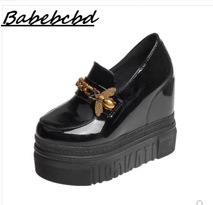 

Women's platform shoes thick bottom platform shoes chain small bee wedge with 13cm high heel with a shallow slipper loafers