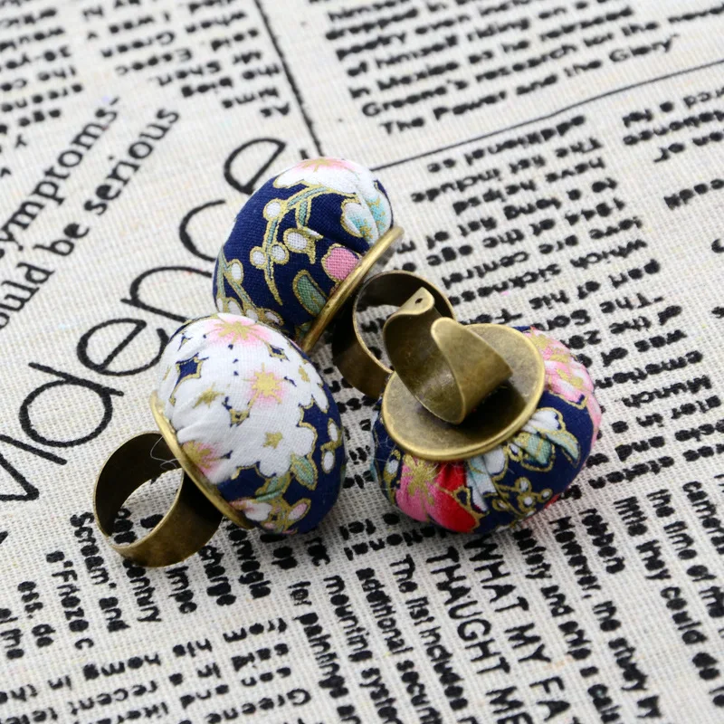 

1PC Cute Ball Shaped DIY Craft Needle Pin Cushion Holder Sewing Kit Pincushions Home Sewing Supplies