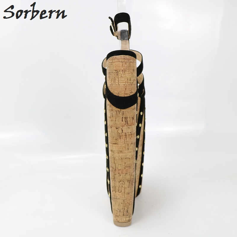 Рисунок 4 - Женские босоножки на очень высоком каблуке