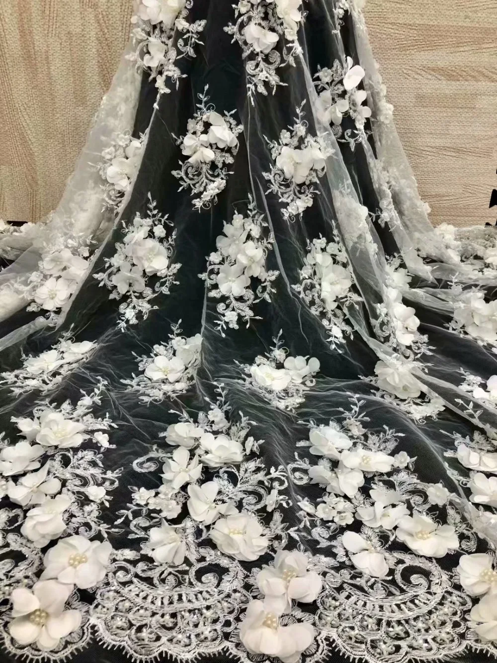 

Bridal Nigerian Wedding Lace Materials 3D Lace Fabric High Quality 2019 African Lace Fabric On Sale Beads Lace Fabric