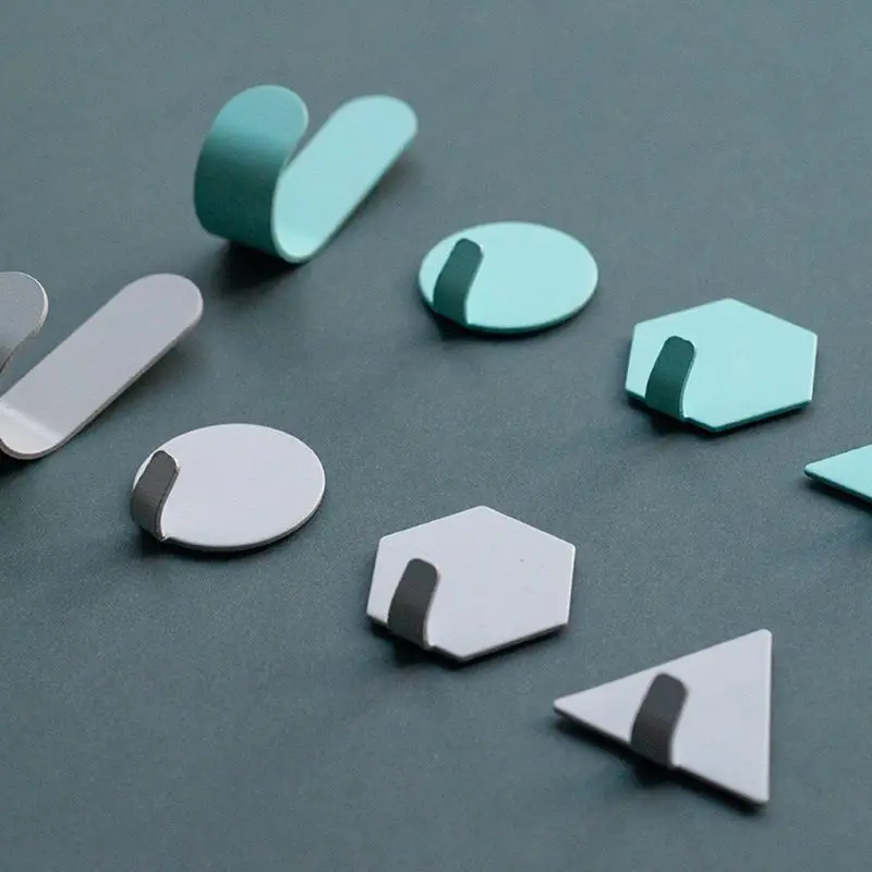 4 قطعة الذاتي لاصق معدني هندسية لزجة السنانير مفتاح منشفة القماش قبعة تخزين شماعات حامل المنظم الحمام المطبخ ديكور المنزل