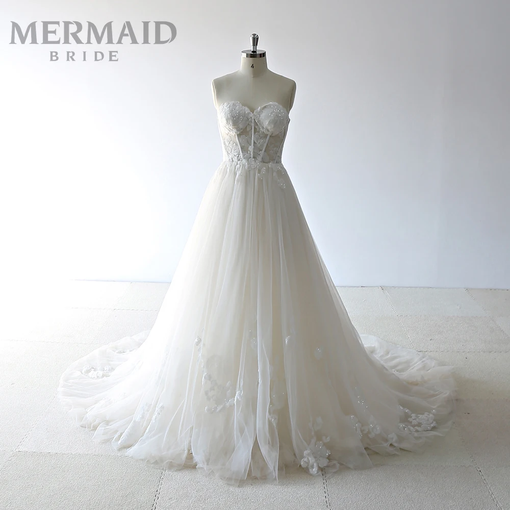 

Sexy sweetheart court train lace wedding dress