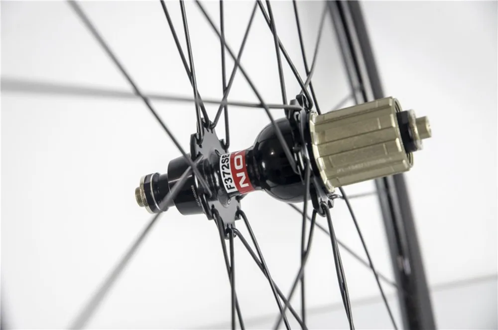 Flash Deal New arrival chinese carbon wheelset 24mm depth road wheels with 23mm width clincher in glossy bicycle wheel 3 Flash Deal New arrival chinese carbon wheelset 24mm depth road wheels with 23mm width clincher in glossy bicycle wheel 3
