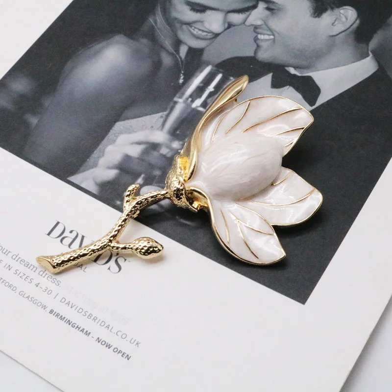 

Free Shipping Sweet Flower Elegant Alloy Enamel Brooch