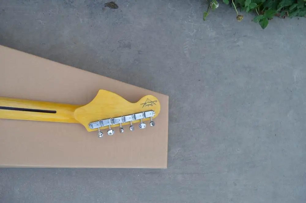 Free shipping Best selling custom shop STR Electric Guitar3 pickups in AGED Retro milk yellow 140610-0801