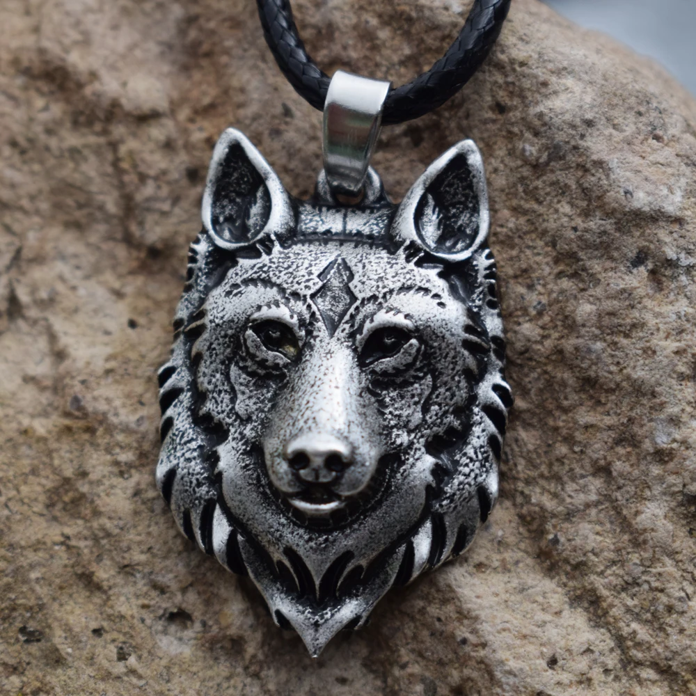 SanLan 1pcs Wolf Head Necklace Pendant Animal Power Norse Viking Amulet Necklaces Pendants Men Women Gift Jewelry