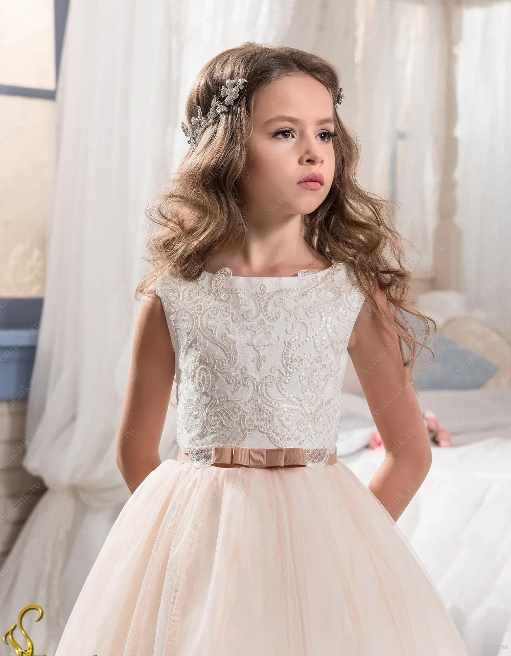 

2019 Vintage Flower Girl Dresses For Weddings Blush Pink Custom Made Princess Tutu Sequined Appliqued Lace Bow Kids First Commun