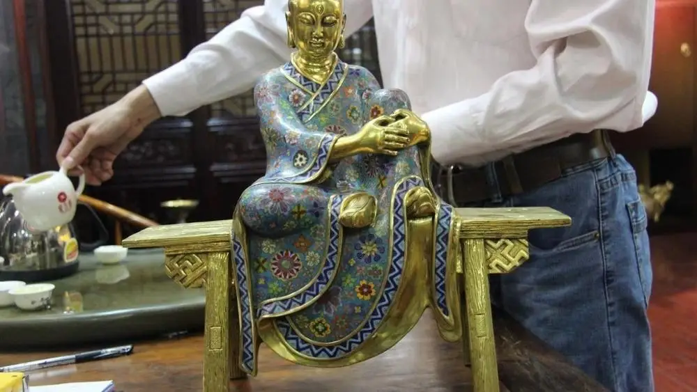 Китай Бронза Медь 24 К Золото Свинка Перегородчатые Буддийский монах архат будды Сидеть скамейке