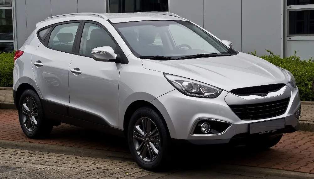 Hyundai_ix35_FIFA_World_Cup_Edition_(Facelift)__Frontansicht,_5._April_2014,_Düsseldorf