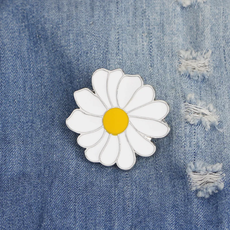 

Cute White Yellow Flower Little Daisy Drip Alloy Brooch Badge Silk scarf Buckle Women Jeweley Accessories Gift For Friends