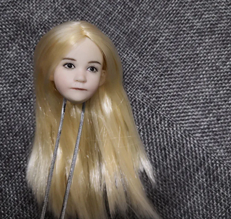 

1/6 Scale Lovely Child Head Sculpt Little girl Head Model Blond Straight Hair For figure body PH pale tone body figure