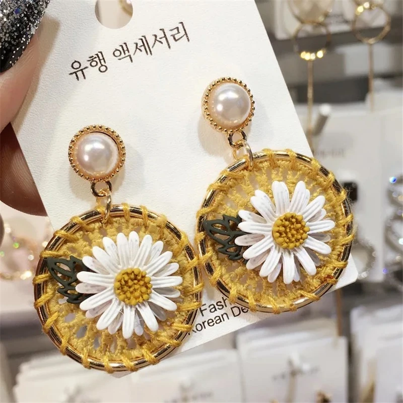

Best Lady Fashion Flowers Drop Earrings Jewelry for Women Dangle Simulated Pearls Knit Bohemian Wedding Earrings Gift