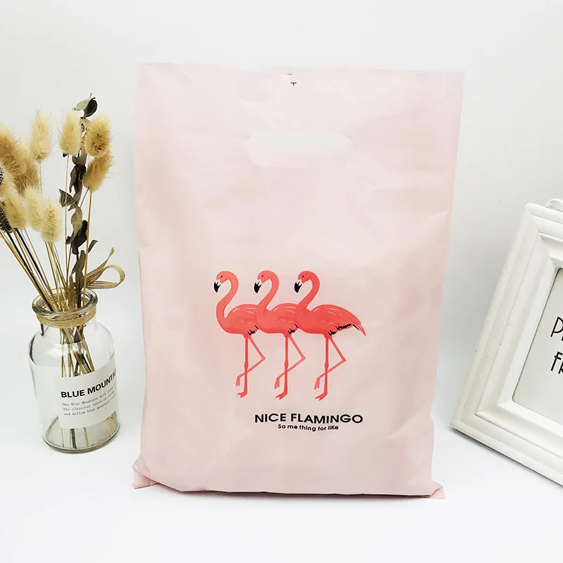 

Pink Three Flamingo Style 50pcs Plastic Shopping Clothes Bags 25x35cm Boutique Gift Packaging Plastic Gift Bag With Handles