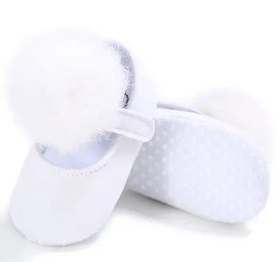Мягкая Плюшевая обувь принцессы для маленьких девочек 0-18 месяцев, симпатичный помпон, обувь для новорожденных, обувь для новорожденных девочек D15