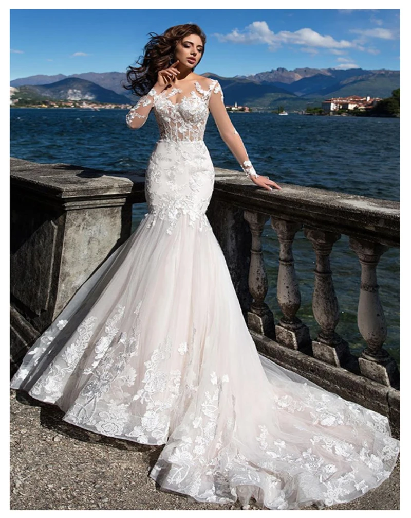 trumpet wedding dress with long train