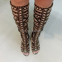 Роскошная обувь ручной работы с металлическими заклепками для девочек; Летние черные кожаные сандалии-гладиаторы на молнии с открытым носком на блочном каблуке