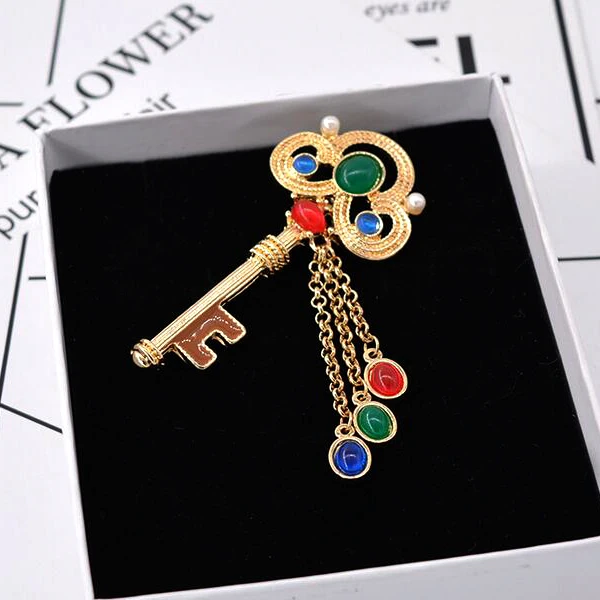 

fashion Retro Baroque Golden Metal vintage brooch tassel key crystal Heart Flower tassel Crystal merald pearl crystal pin women