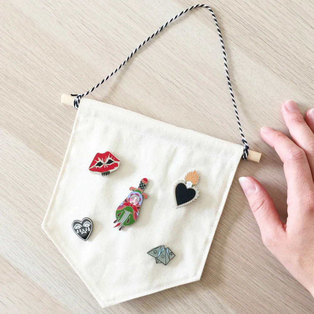 

Storage Nordic Style Living Room Multifunctional Blank Hanging Collections Decoration Wall Display Pennant Lapel Banner Buttons