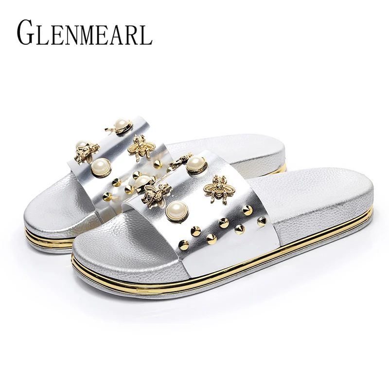 Brand Women Slippers Flat Heel Summer Shoes Outside And Indoor Slides Fashion Rivets Pearl Female Shoes Plus Size Ladies Shoe DE