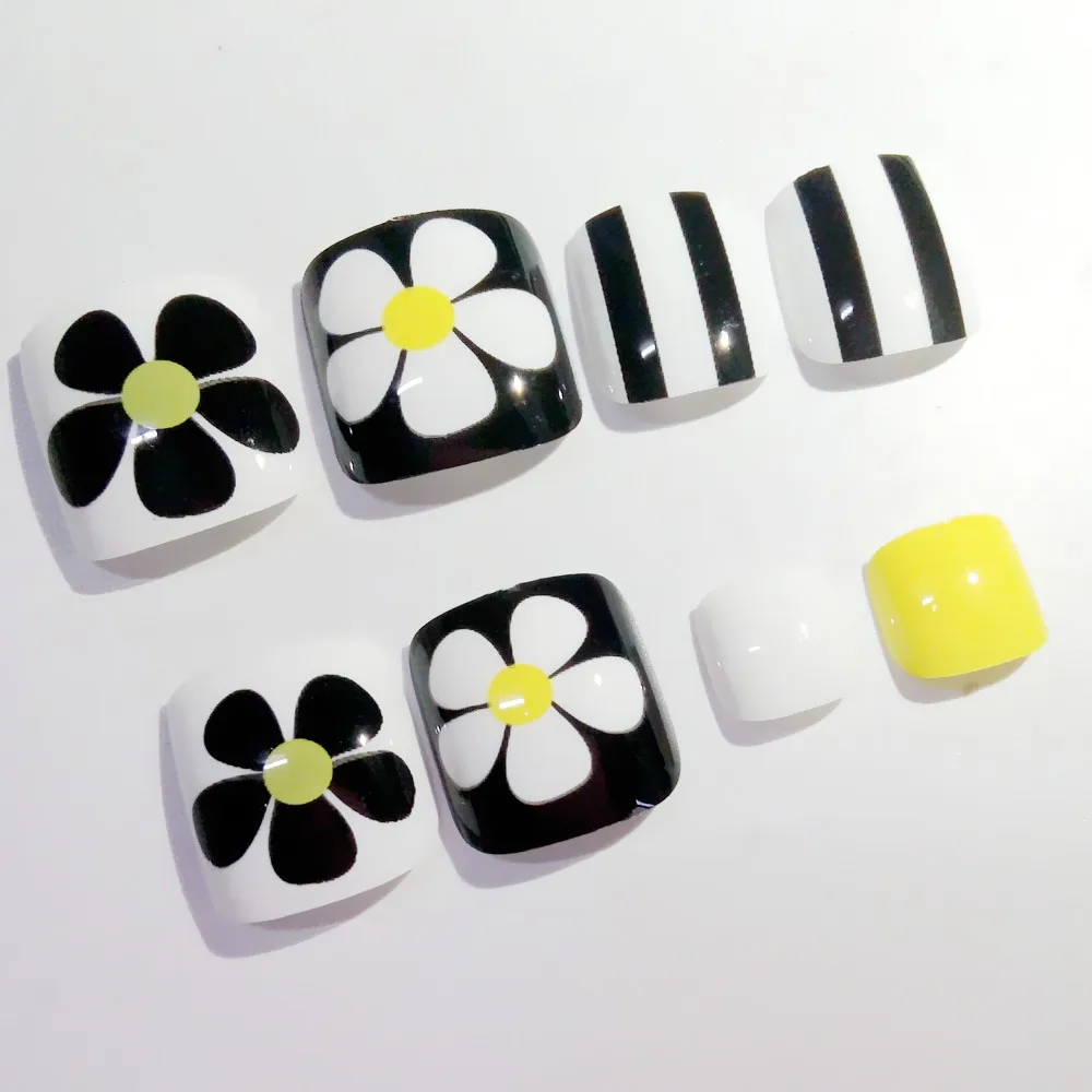 

24Pcs Artificial Toe Nails Black Stripe Fake Toenail Flowers False Nails For Lady Foot DIY Nail Art Tips 41#