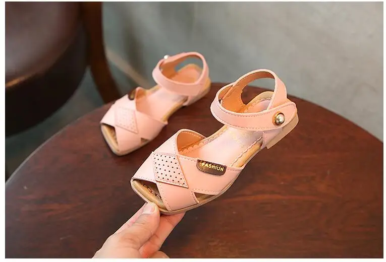 girls sandals (90)