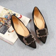 Сезон весна-лето; модная женская обувь; повседневная обувь на плоской подошве с острым носком и металлическими украшениями; женские неглубокие мокасины; обувь для работы