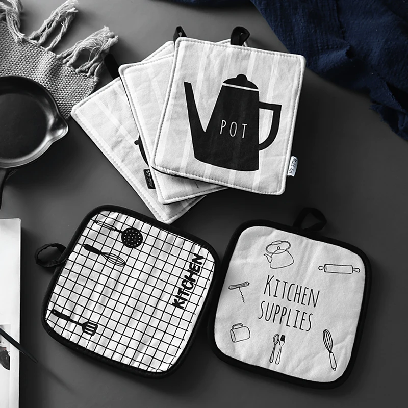 

The Nordic Creative Teat Insulation Pot Cotton and Linen Art Home Kitchen with Thick Mat and Anti-hot Food Placemat Table Mat