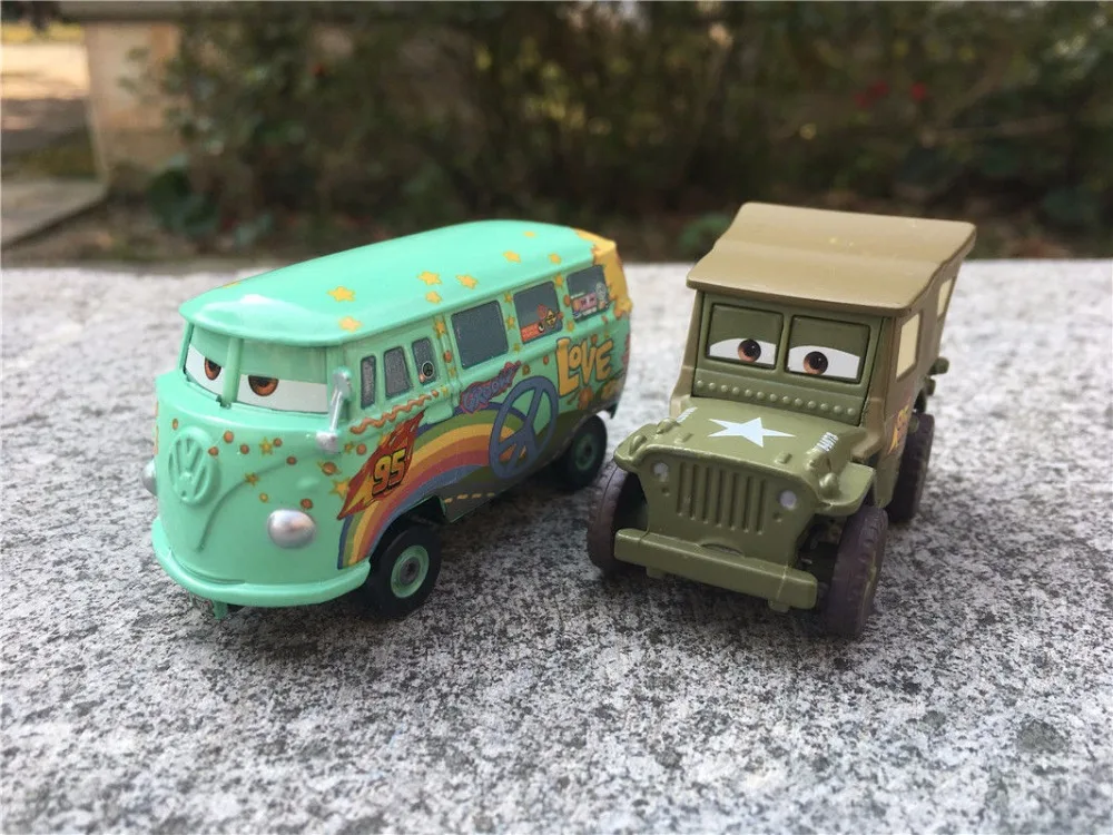 Disney coches de juguete Pixar Cars 2, equipo de carreras Fillmore y