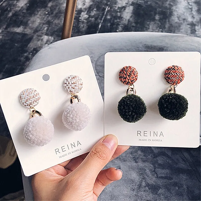 

Pompom Cute Drop Earrings for Women Cotton Weave Soft Round Ball Pendant Swings Earrings Female Gift Fashion Jewelry Korean