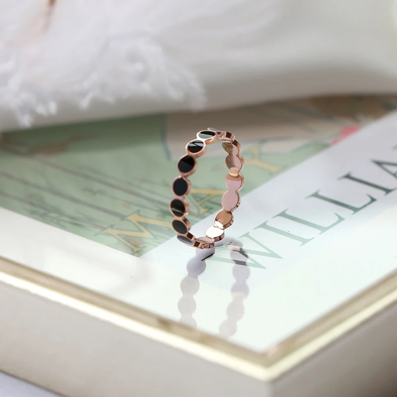 

YUN RUO Simple & Chic Black Enamel Ring Rose Gold Birthday Gift Woman Fashion Titanium Steel Jewelry Never Fade Drop Ship 2019