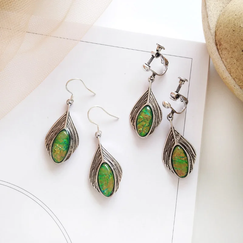 

Non Piercing Earrings Vintage Resin Malachite Green Green Stone Clip On Earrings for Women Simple Branch No Ears Hole Earrings