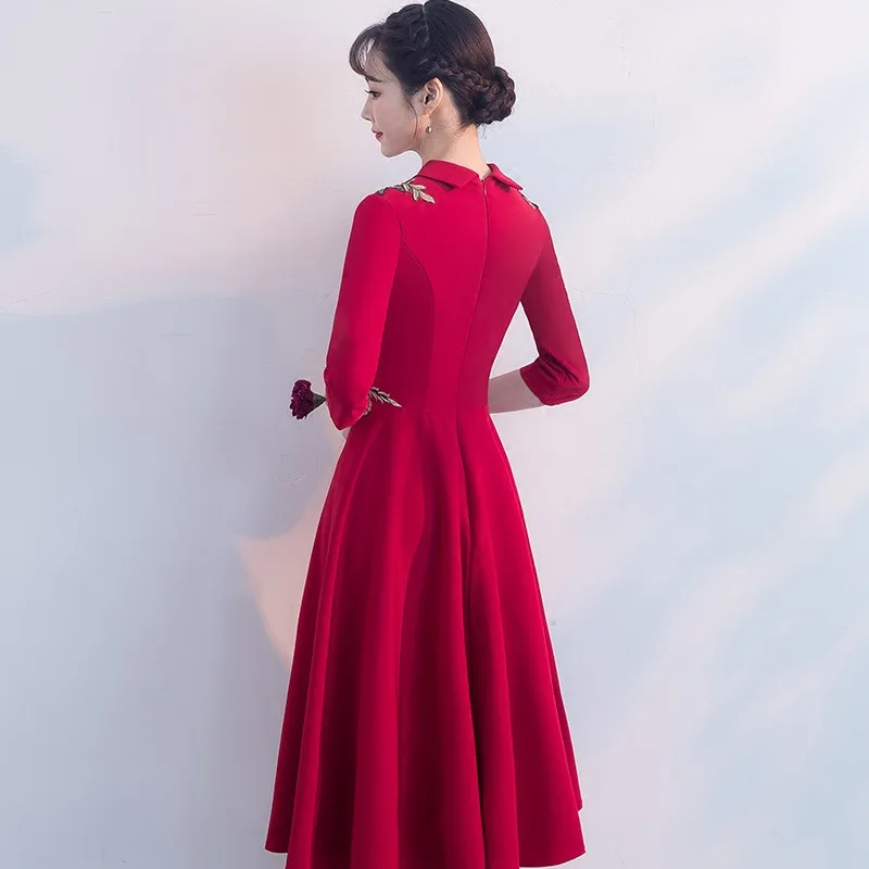 Это YiiYa вечернее платье с вышитыми цветами, с короткими рукавами, винно-красные вечерние платья с v-образным вырезом, на молнии, длиной до середины икры, вечерние платья E419