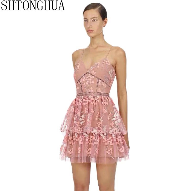 

SHTONGHUA 2019 High quality Runway Summer new arrive pink Spaghetti Strap Lace dress women Mesh embroidery Floral mini dress