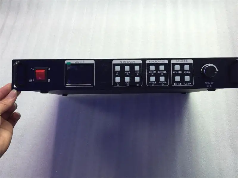 

2048 x 1152 or 2304x 816 output 2*CVBS 1*DVI 1*HDMI 1*VGA 1*USB 1*EXT 2 LED Transmission Cards KYSATR KS600 LED video processor