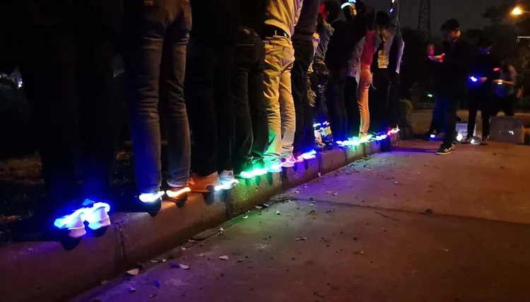 СВЕТОДИОДНЫЙ световой зажим для обуви открытый велосипедный светодиодный световой ночной бег обуви предохранительные зажимы