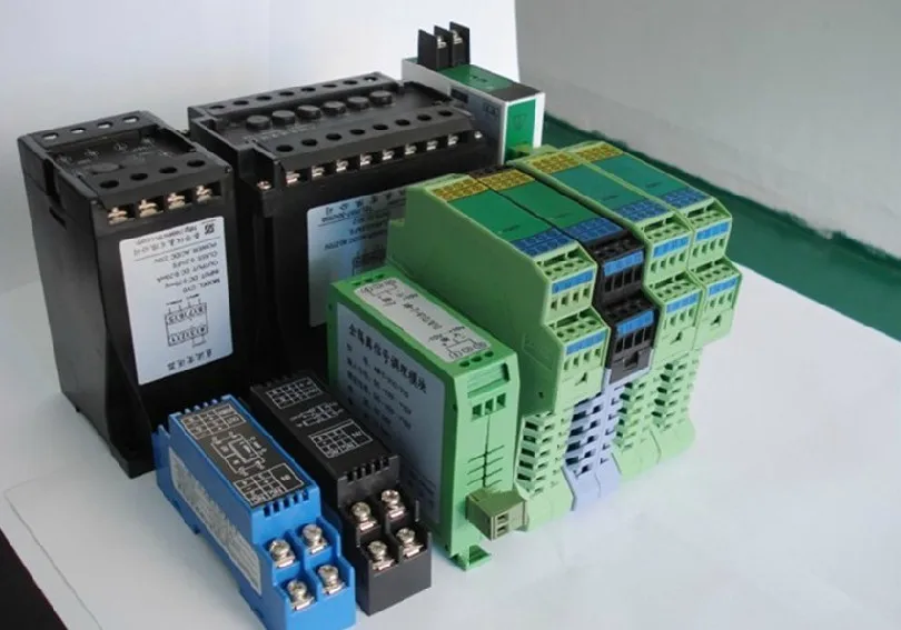 

AC Current DC Voltage Transmitter Signal Isolation Distributor 0-5A 4-20mA One in Two Out 0-10V
