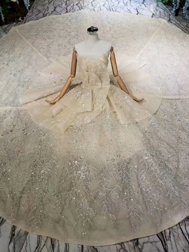 

Scalloped Neck Long Train Satin Lotus Wedding Dresses Applique Backless Sleeveless A Line Bridal Gown Porte Nom Mariage