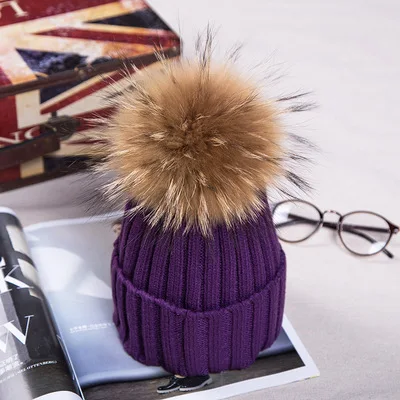 Модные женские зимние вязаные меховые шапки-бини с помпонами из натурального меха енота 16 см, повседневные меховые шапки для женщин - Цвет: Purple