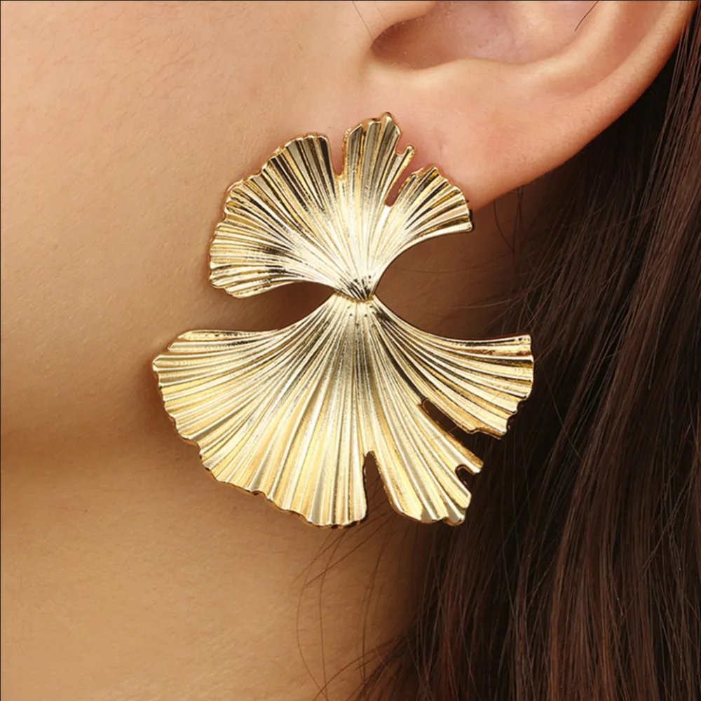 

Vedawas Golden Flower Statement Earrings for Women Oorbellen Pendientes 3 Colors Choice Female Party Gifts Jewelry xg2174