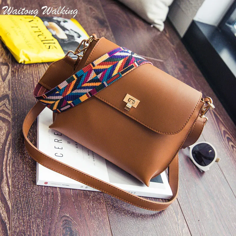 

2017 New Fashion Small Women Bag Designer Leather Lock Color Strap Shoulder Crossbody Bag Female Messenger Bags Bolsas a024
