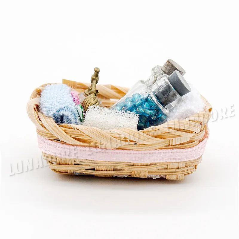 Odoria 1:12 миниатюрный набор для ванной комнаты Духи полотенце лосьон в 1 корзина кукольный домик мебель аксессуары