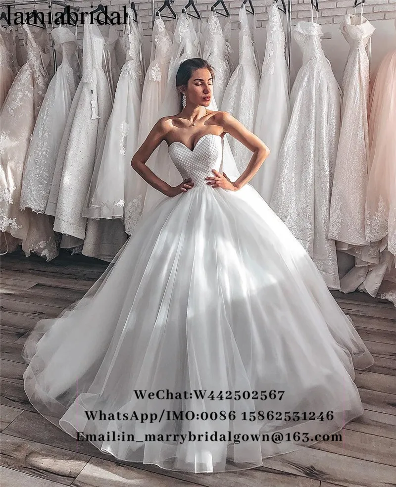 loveis_wedding_53165340_255169462100403_6350565400112991875_n_conew1_